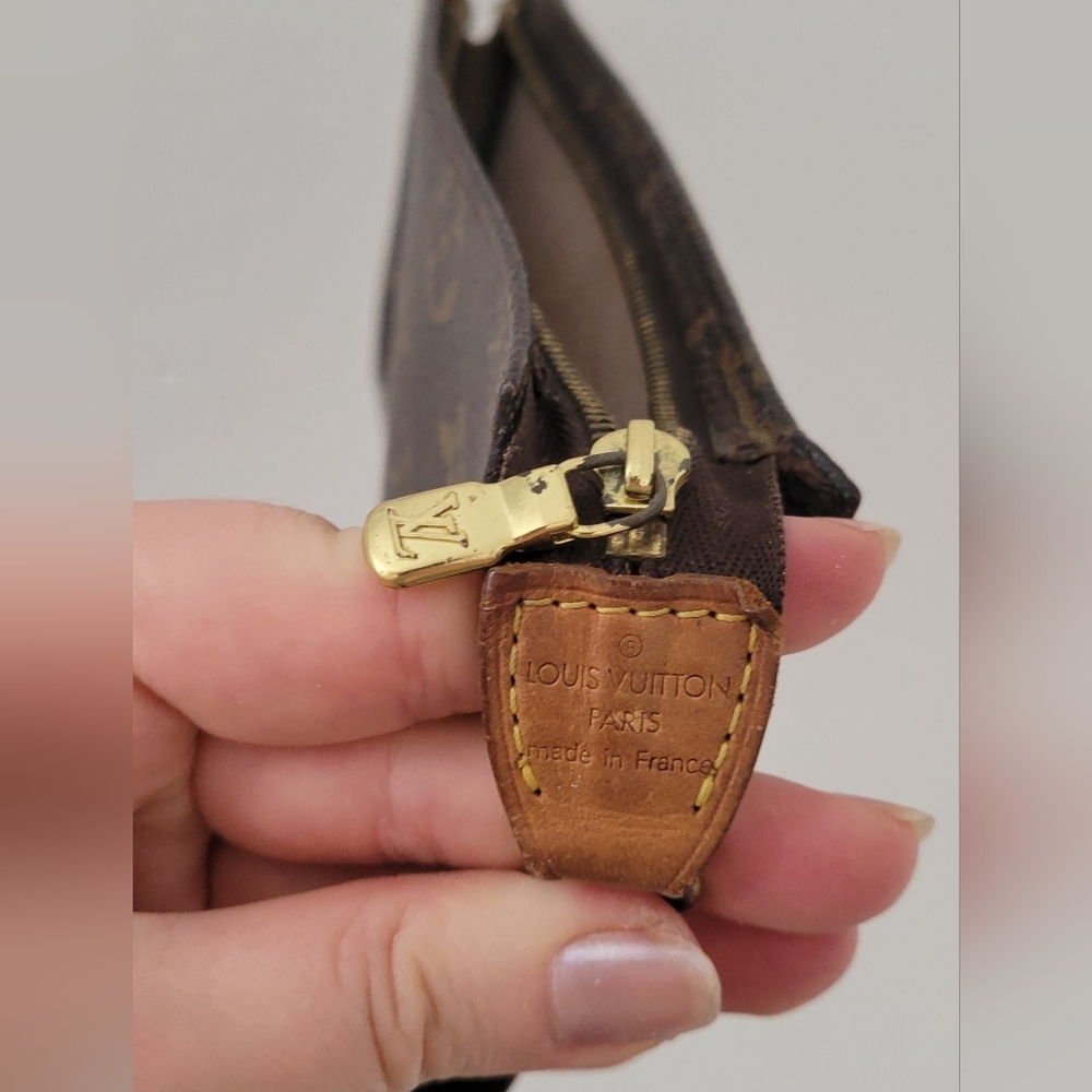 Louis Vuitton  Monogram Pouch With Box - Picture 10 of 13